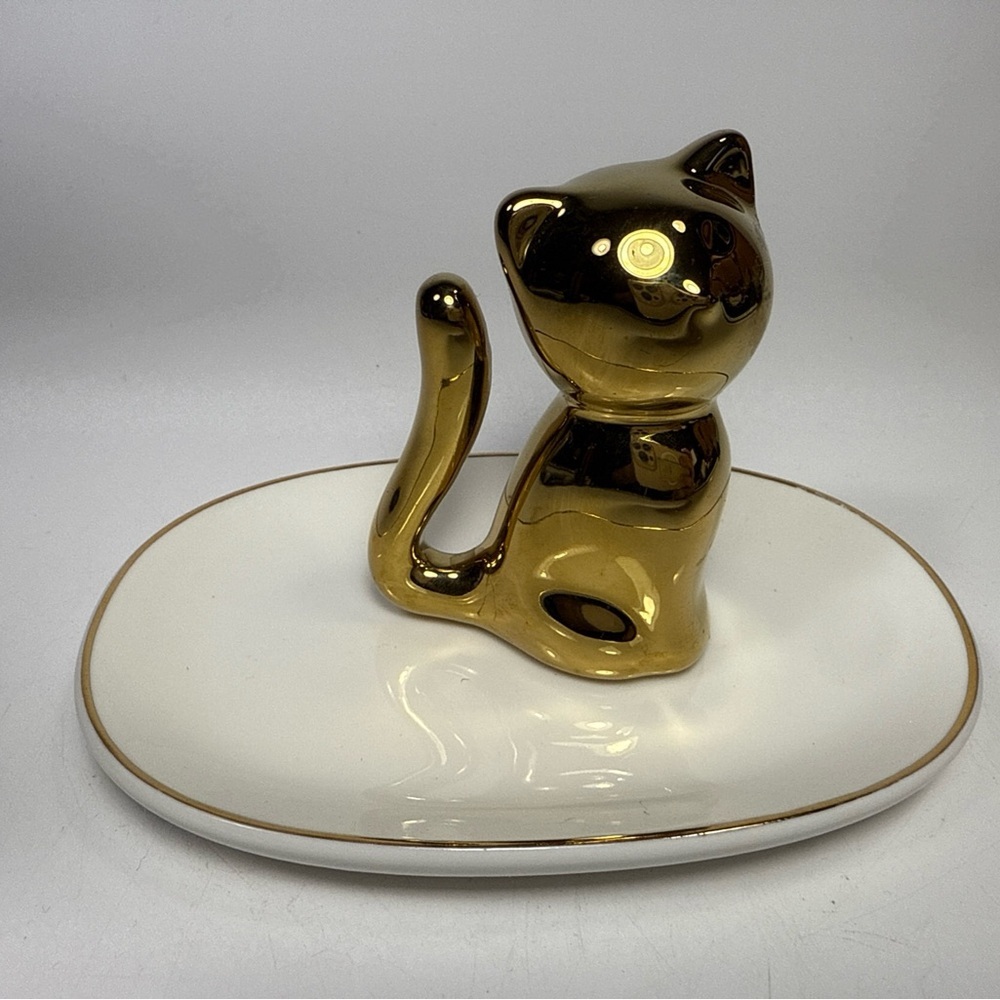 Ceramic Gold Cat ring holder on White catch all dish.